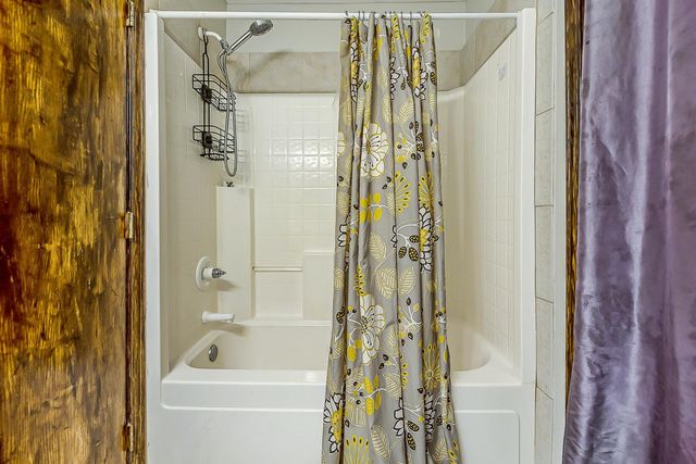 8208 Parker Road, Saline, MI 48176