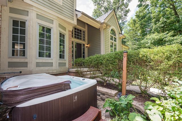 8208 Parker Road, Saline, MI 48176