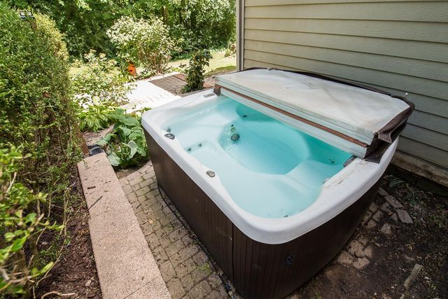 8208 Parker Road, Saline, MI 48176