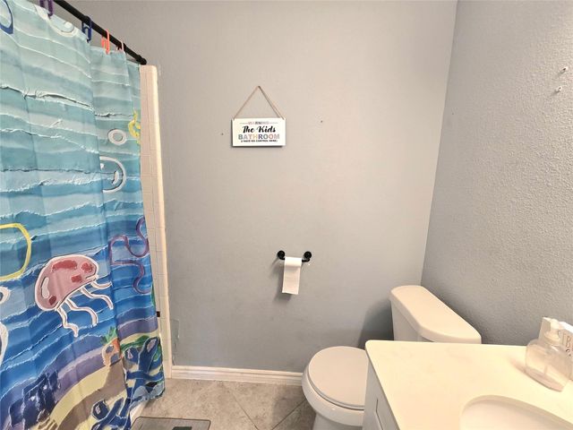 5205 Winding Brook Drive, Dickinson, TX 77539