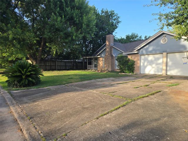 5205 Winding Brook Drive, Dickinson, TX 77539
