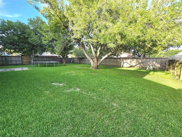 5205 Winding Brook Drive, Dickinson, TX 77539