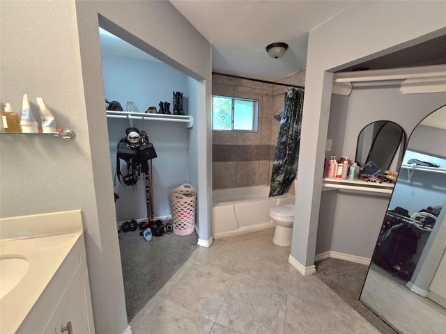5205 Winding Brook Drive, Dickinson, TX 77539