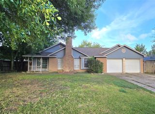5205 Winding Brook Drive, Dickinson, TX 77539