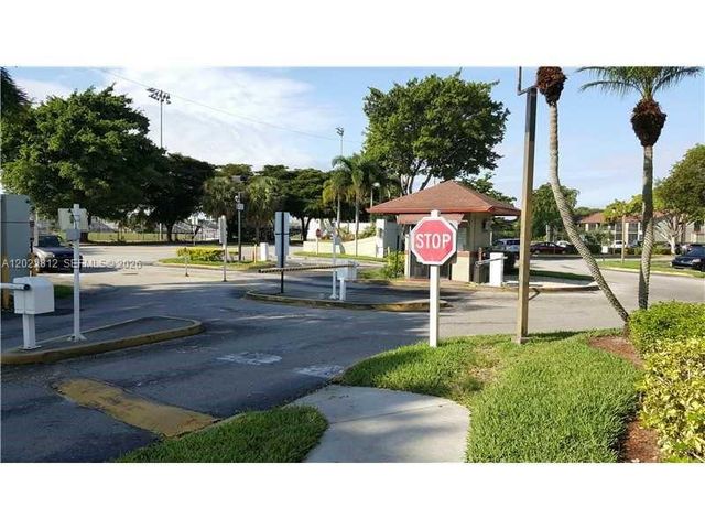 212 Lake Pointe Dr 113, Oakland Park, FL 33309