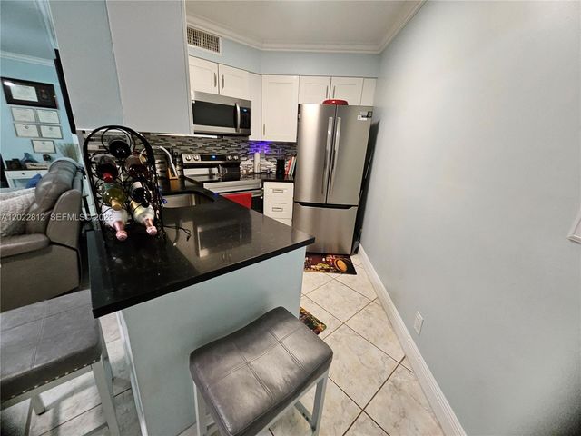 212 Lake Pointe Dr 113, Oakland Park, FL 33309