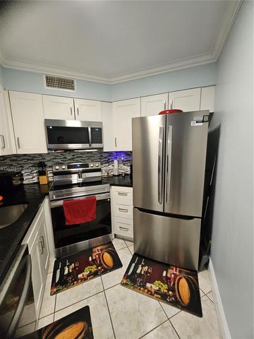 212 Lake Pointe Dr 113, Oakland Park, FL 33309