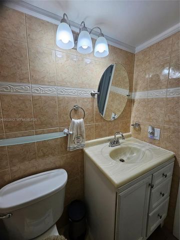 212 Lake Pointe Dr 113, Oakland Park, FL 33309