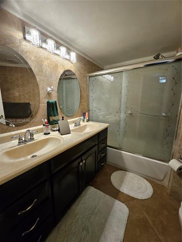 212 Lake Pointe Dr 113, Oakland Park, FL 33309