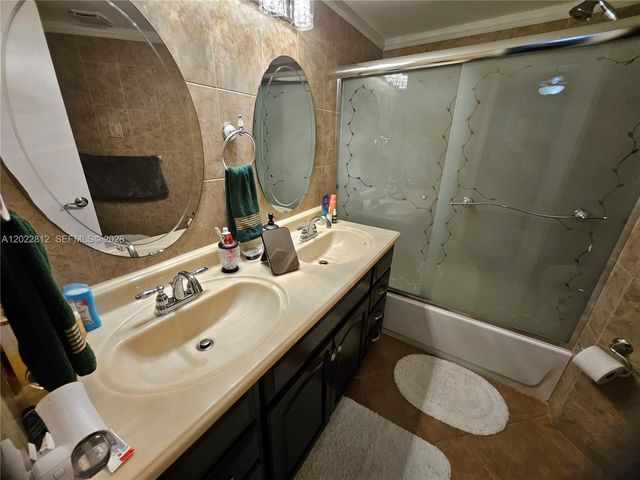 212 Lake Pointe Dr 113, Oakland Park, FL 33309