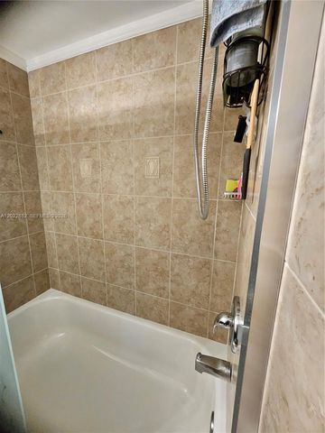 212 Lake Pointe Dr 113, Oakland Park, FL 33309