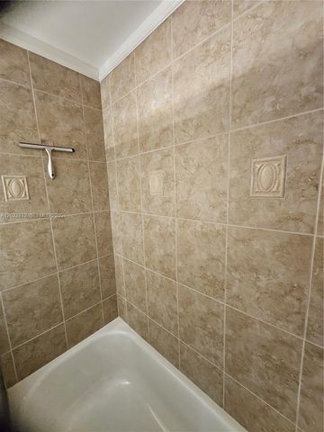 212 Lake Pointe Dr 113, Oakland Park, FL 33309