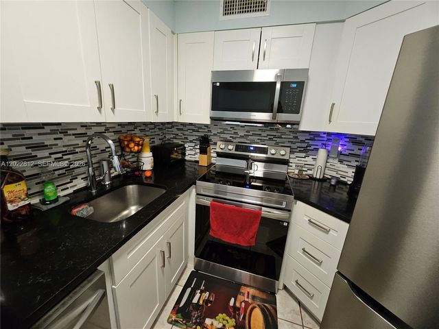 212 Lake Pointe Dr 113, Oakland Park, FL 33309