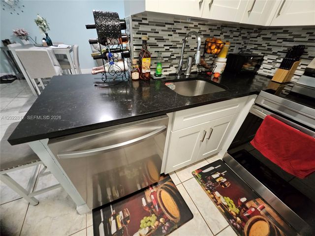 212 Lake Pointe Dr 113, Oakland Park, FL 33309