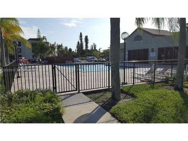 212 Lake Pointe Dr 113, Oakland Park, FL 33309