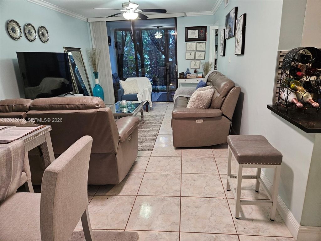 212 Lake Pointe Dr 113, Oakland Park, FL 33309