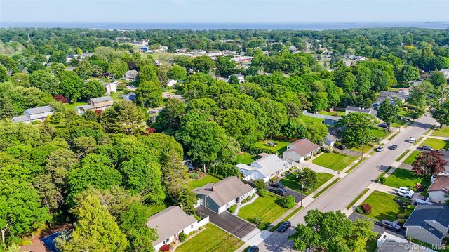 957 Gardiner Drive, Bay Shore, NY 11706