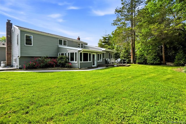 957 Gardiner Drive, Bay Shore, NY 11706
