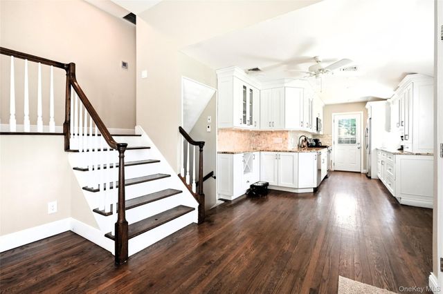 957 Gardiner Drive, Bay Shore, NY 11706