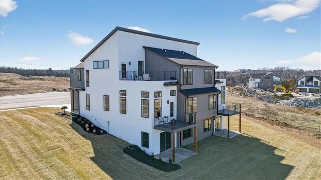 22504 W 93rd Terrace, Lenexa, KS 66227