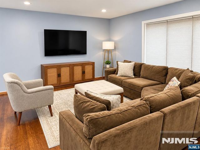511 Gallows Hill Road, Cranford, NJ 07016