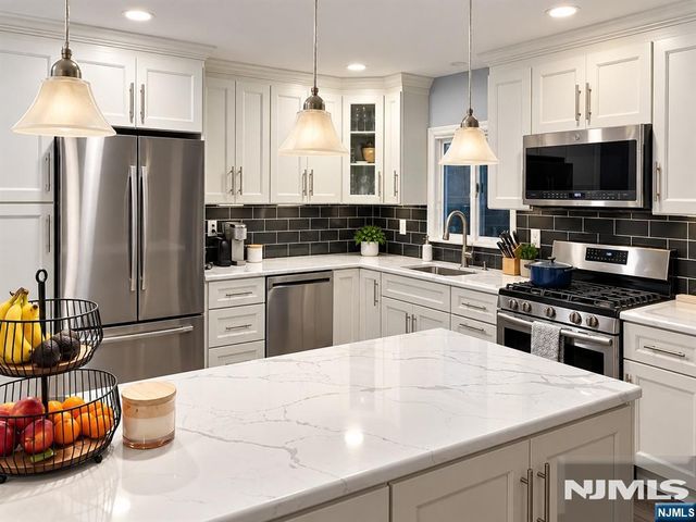 511 Gallows Hill Road, Cranford, NJ 07016