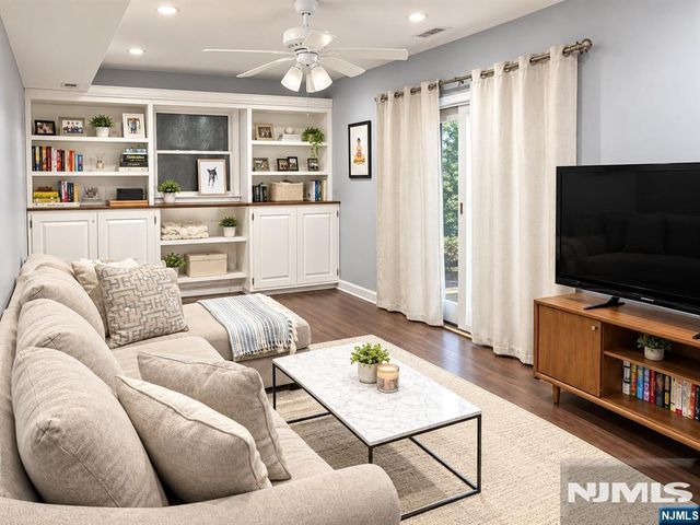 511 Gallows Hill Road, Cranford, NJ 07016
