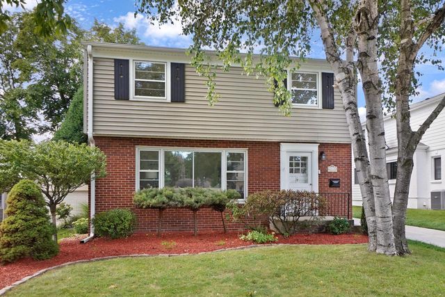 6165 N Santa Monica BOULEVARD, Whitefish Bay, WI 53217