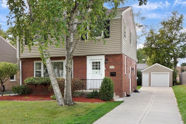 6165 N Santa Monica BOULEVARD, Whitefish Bay, WI 53217