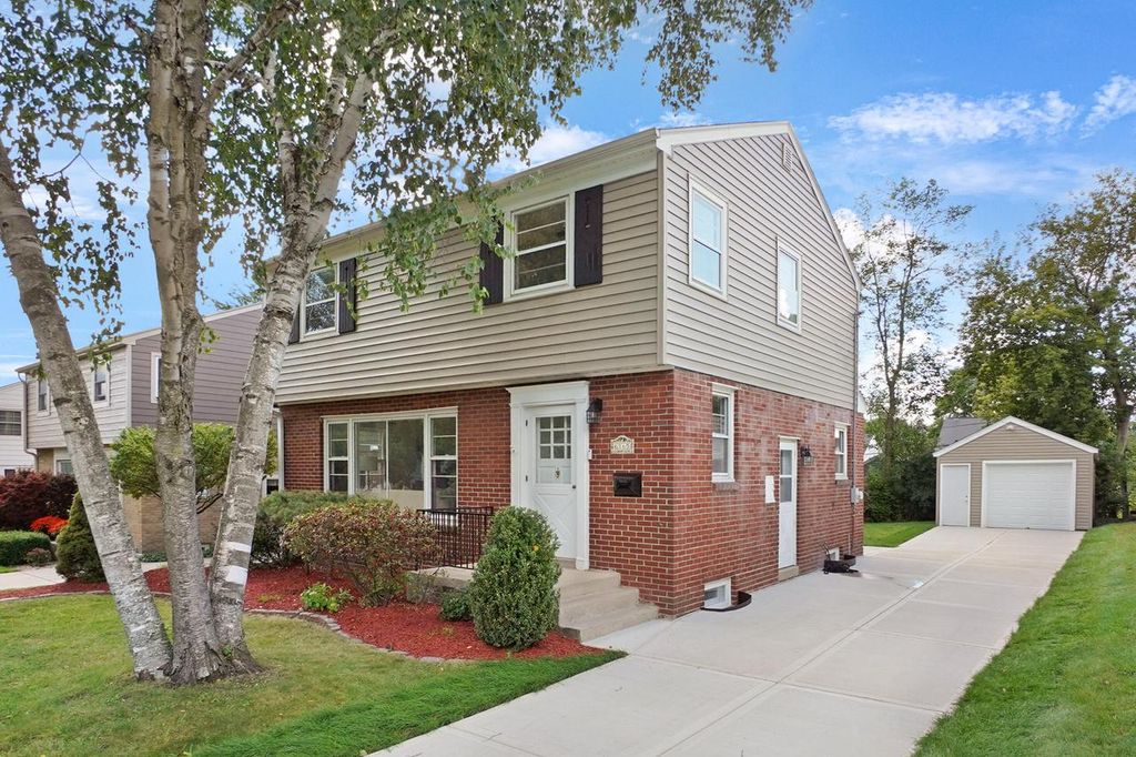 6165 N Santa Monica BOULEVARD, Whitefish Bay, WI 53217