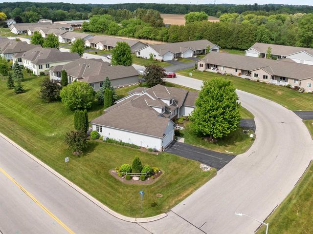 108 Sarahs Way, Sheboygan Falls, WI 53085