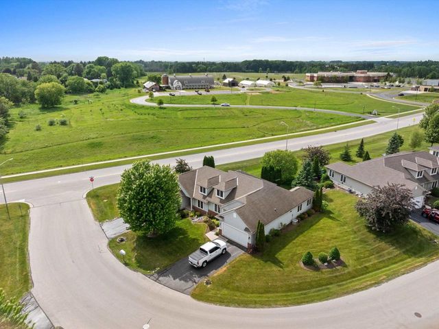 108 Sarahs Way, Sheboygan Falls, WI 53085