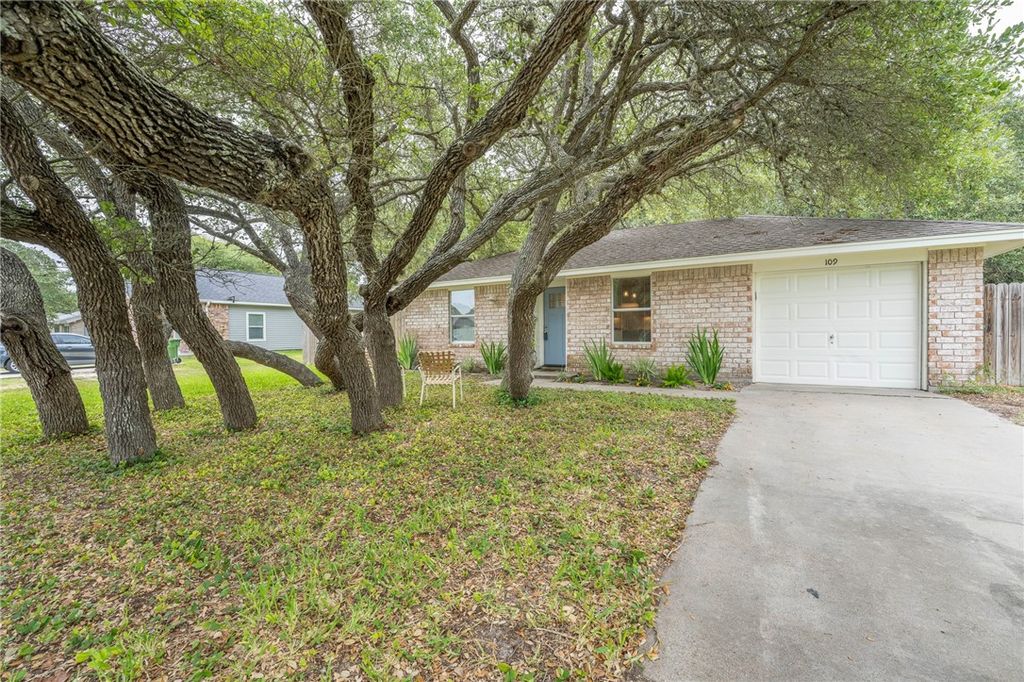 109 Saunders Lane, Aransas Pass, TX 78336 — exterior
