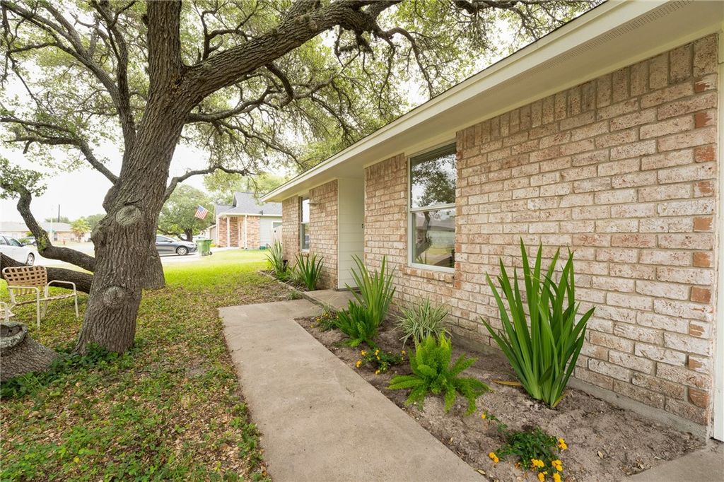 109 Saunders Lane, Aransas Pass, TX 78336 — photo 3
