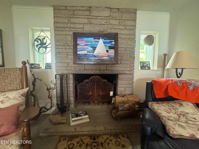 592 Eagle Point Drive, Rockwood, TN 37854