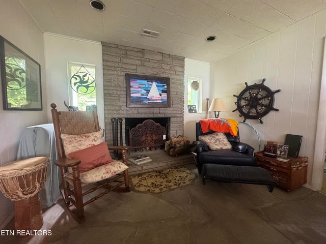 592 Eagle Point Drive, Rockwood, TN 37854