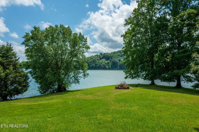 592 Eagle Point Drive, Rockwood, TN 37854