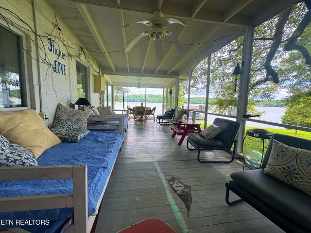 592 Eagle Point Drive, Rockwood, TN 37854