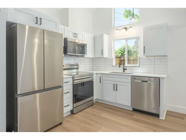 1860 W 12TH Ave, Eugene, OR 97402