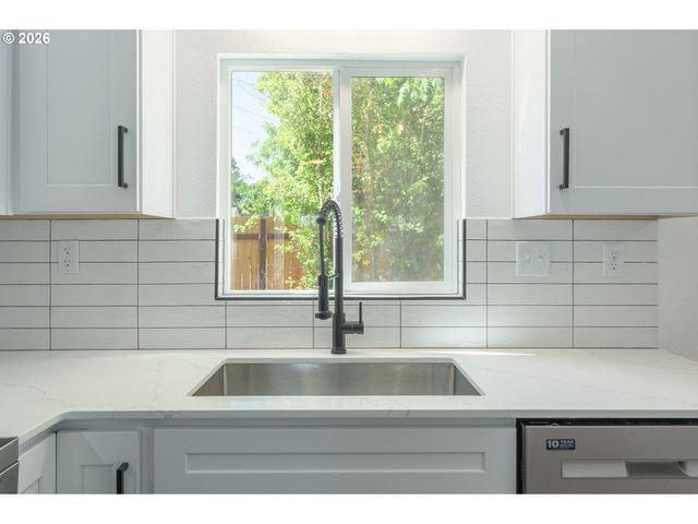 1860 W 12TH Ave, Eugene, OR 97402
