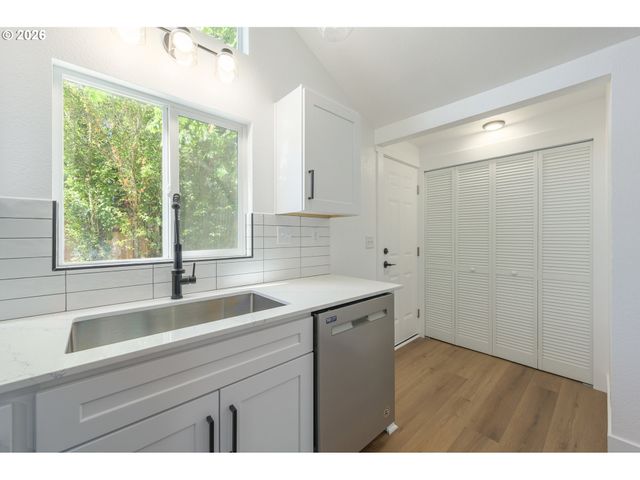 1860 W 12TH Ave, Eugene, OR 97402