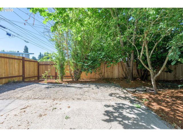 1860 W 12TH Ave, Eugene, OR 97402