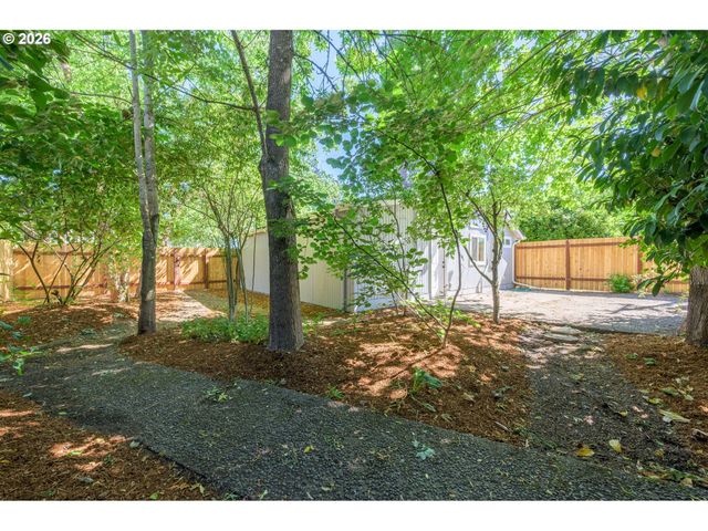 1860 W 12TH Ave, Eugene, OR 97402