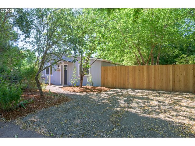 1860 W 12TH Ave, Eugene, OR 97402