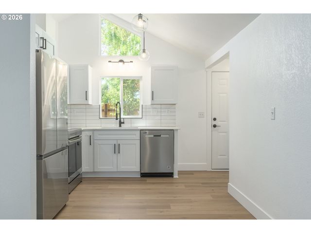 1860 W 12TH Ave, Eugene, OR 97402