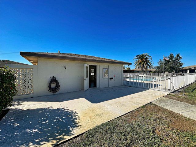 1657 BAL HARBOUR DRIVE 2, Venice, FL 34293