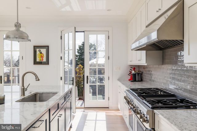 4608 KENMORE DR NW, Washington, DC 20007