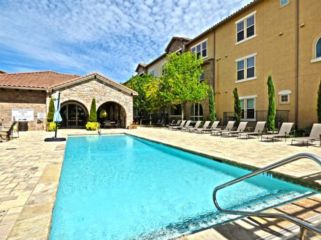 545 Via Amalfi 301, Irving, TX 75039