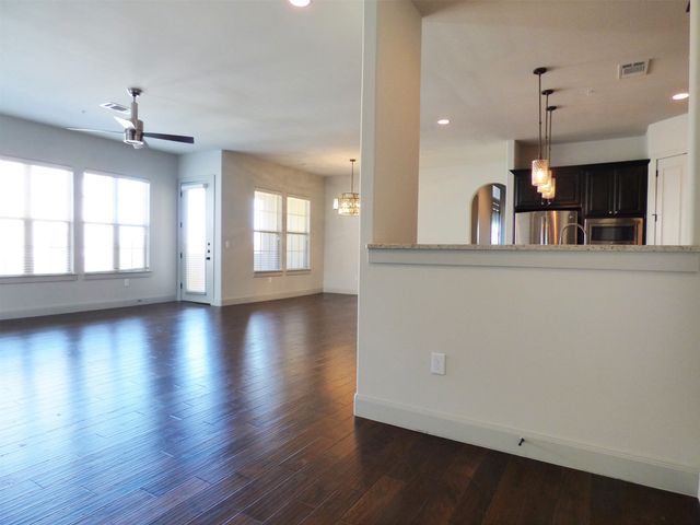545 Via Amalfi 301, Irving, TX 75039