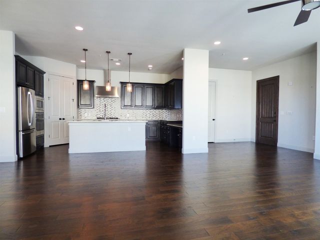 545 Via Amalfi 301, Irving, TX 75039